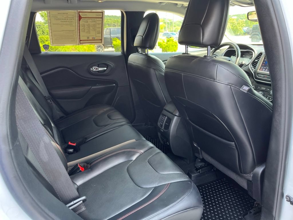 Used 2019 Jeep Cherokee Trailhawk AWD/4WD image 26