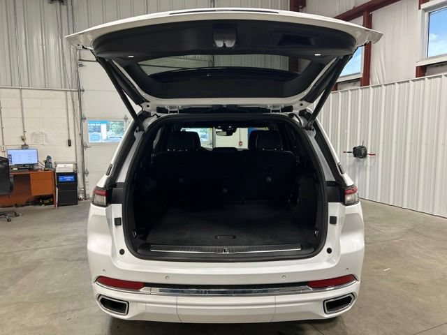 Used 2023 Jeep Grand Cherokee Overland AWD/4WD image 20