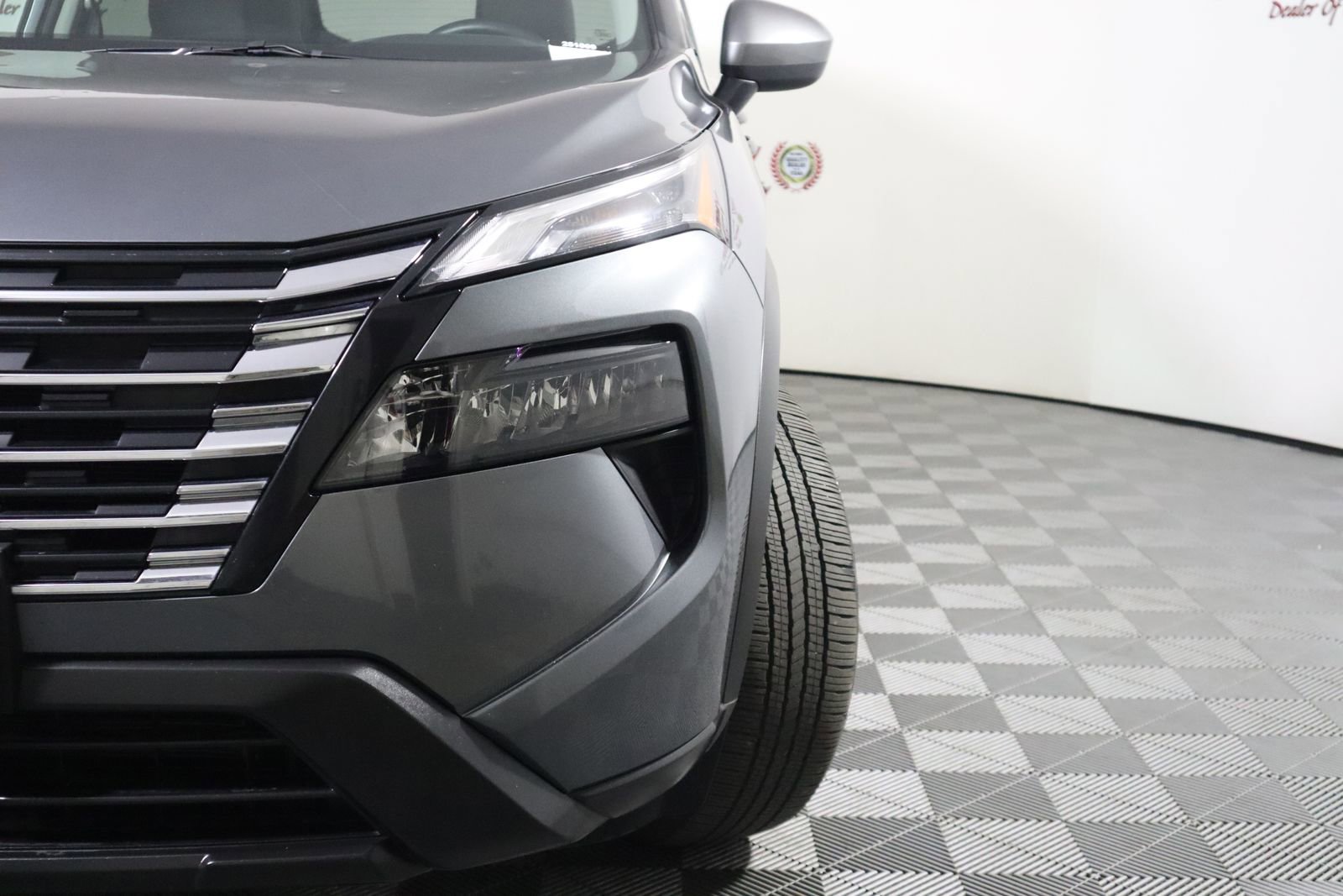 Used 2025 Nissan Rogue SV image 18