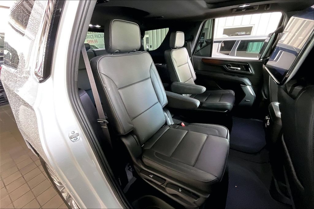 Used 2026 GMC Yukon Denali w/ Denali Reserve Package AWD/4WD image 16