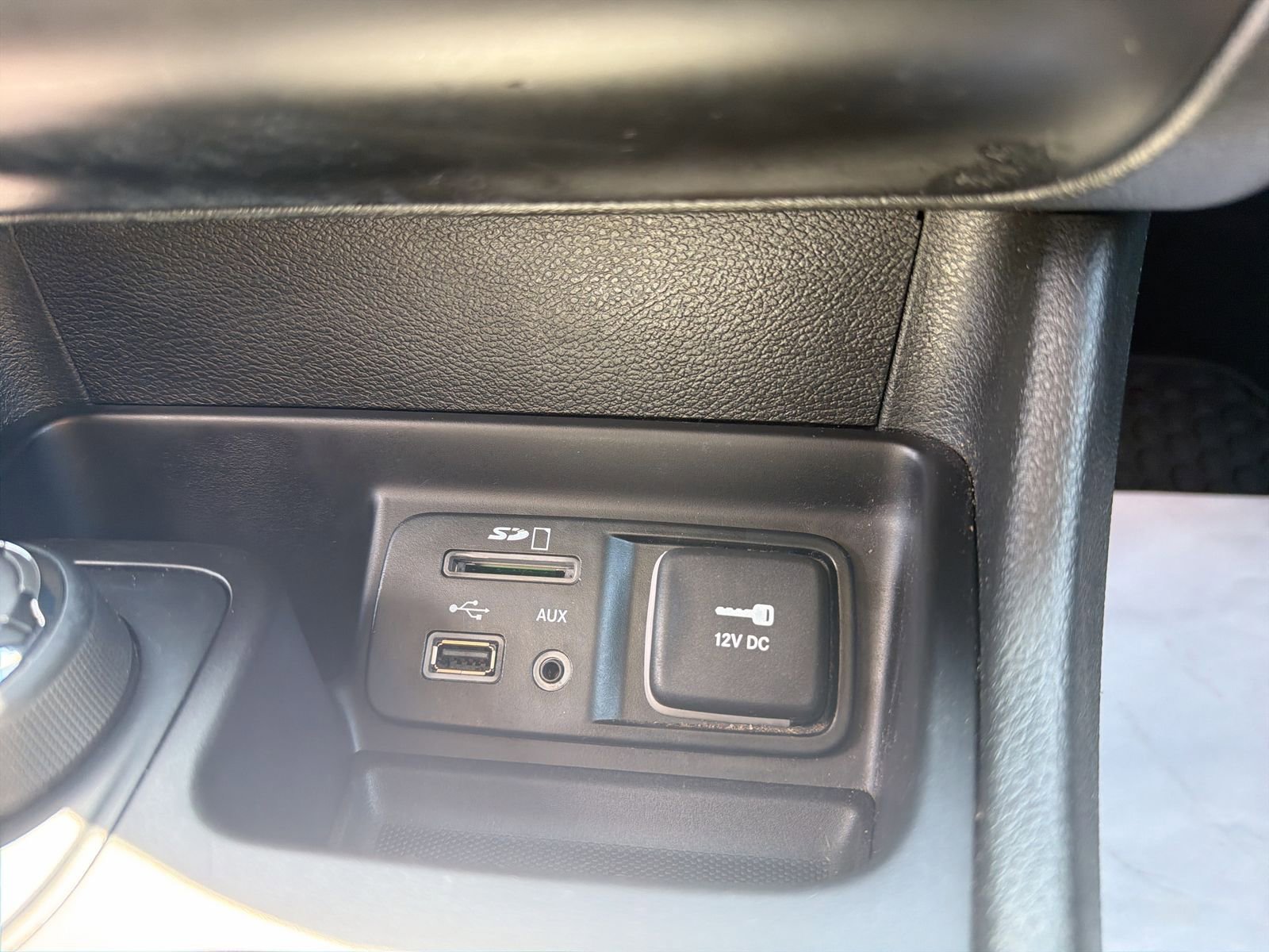 Used 2015 Jeep Cherokee Trailhawk w/ Cold Weather Group AWD/4WD image 34