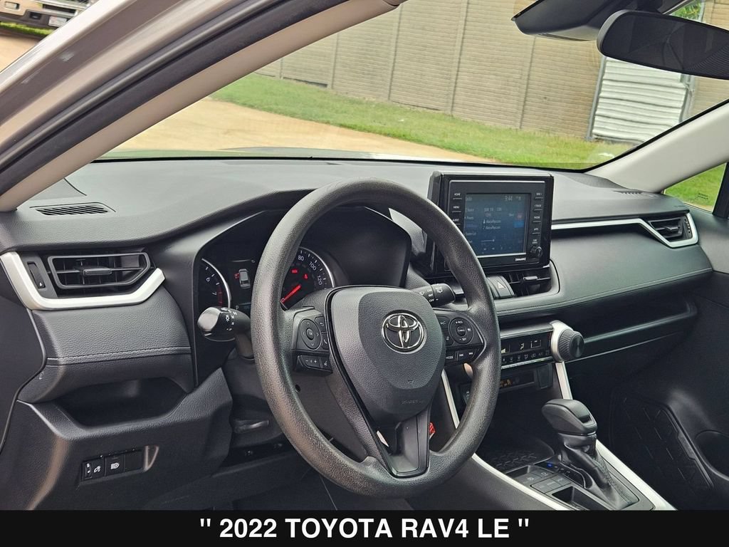 Used 2022 Toyota RAV4 LE FWD image 13