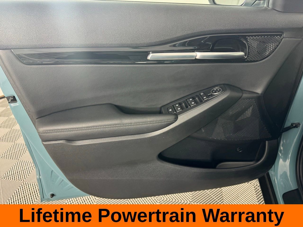 Used 2025 Kia Seltos EX image 10