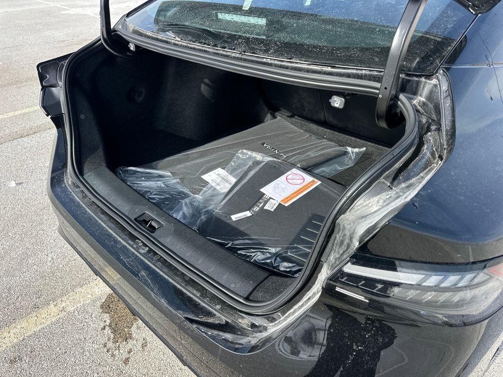 New 2026 Nissan Sentra SR w/ SR Premium Package FWD image 40