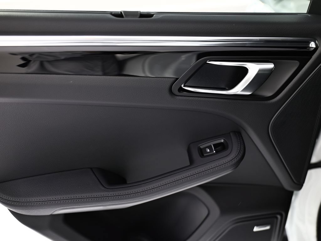 New 2026 Porsche Macan AWD/4WD image 26