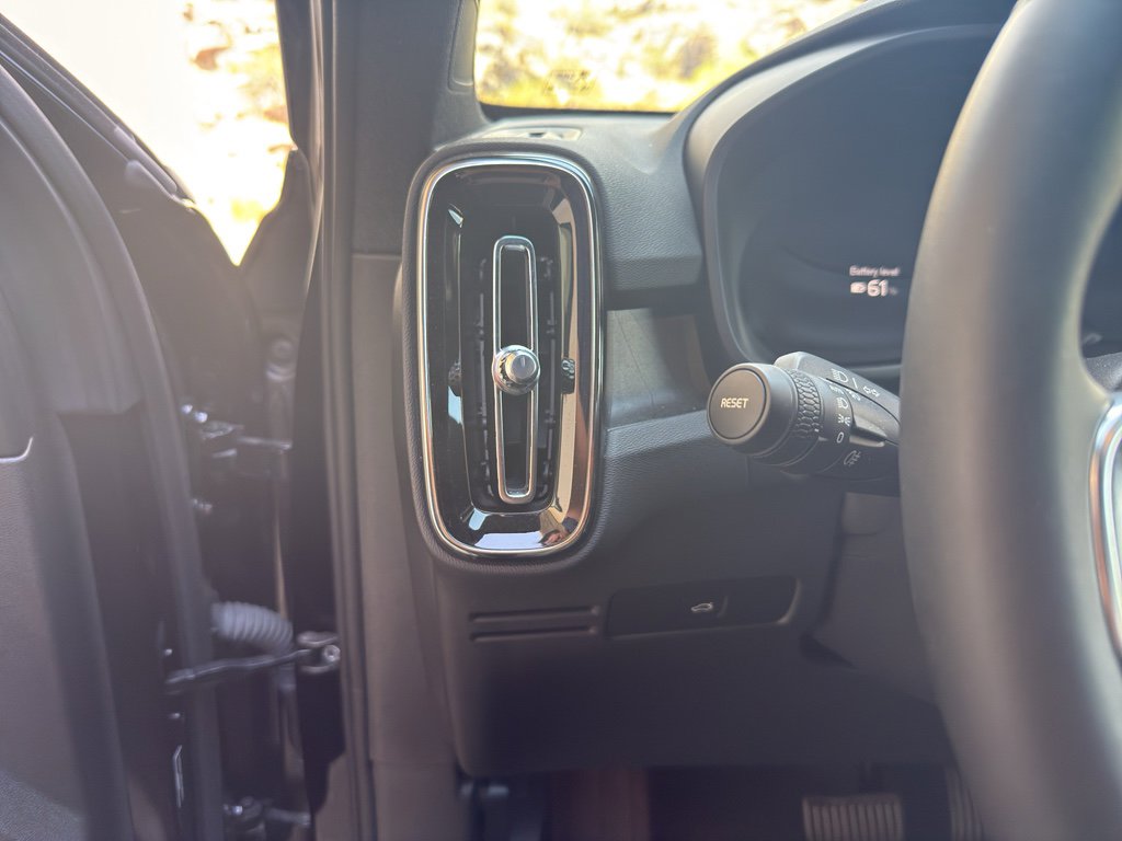 New 2025 Volvo EX40 Core w/ Climate Package AWD/4WD image 12