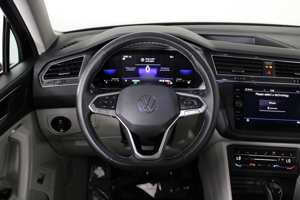 Used 2022 Volkswagen Tiguan SE w/ Panoramic Sunroof Package image 9