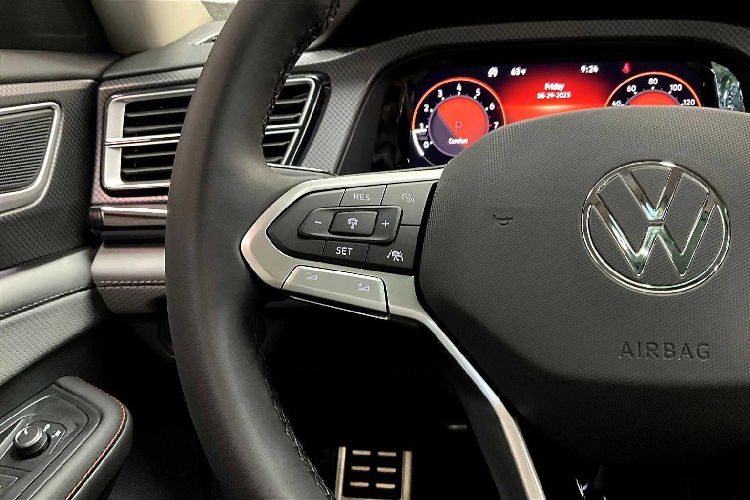 New 2026 Volkswagen Atlas Peak Edition image 17
