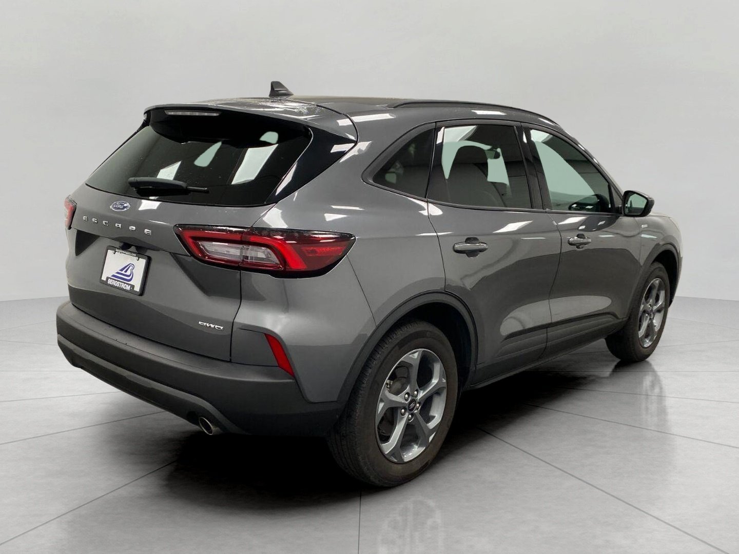Used 2025 Ford Escape ST-Line AWD/4WD image 4