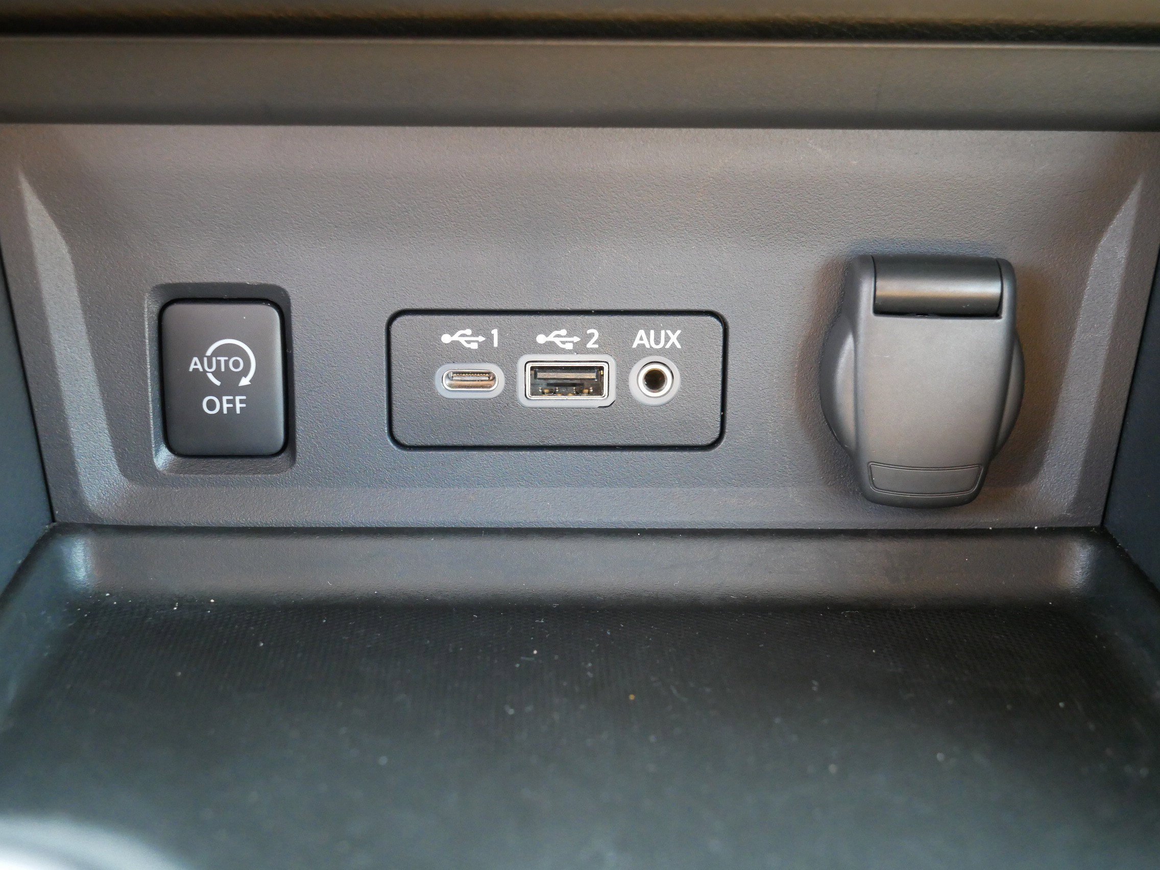 Certified 2025 Nissan Sentra SV w/ SV Premium Package FWD image 32