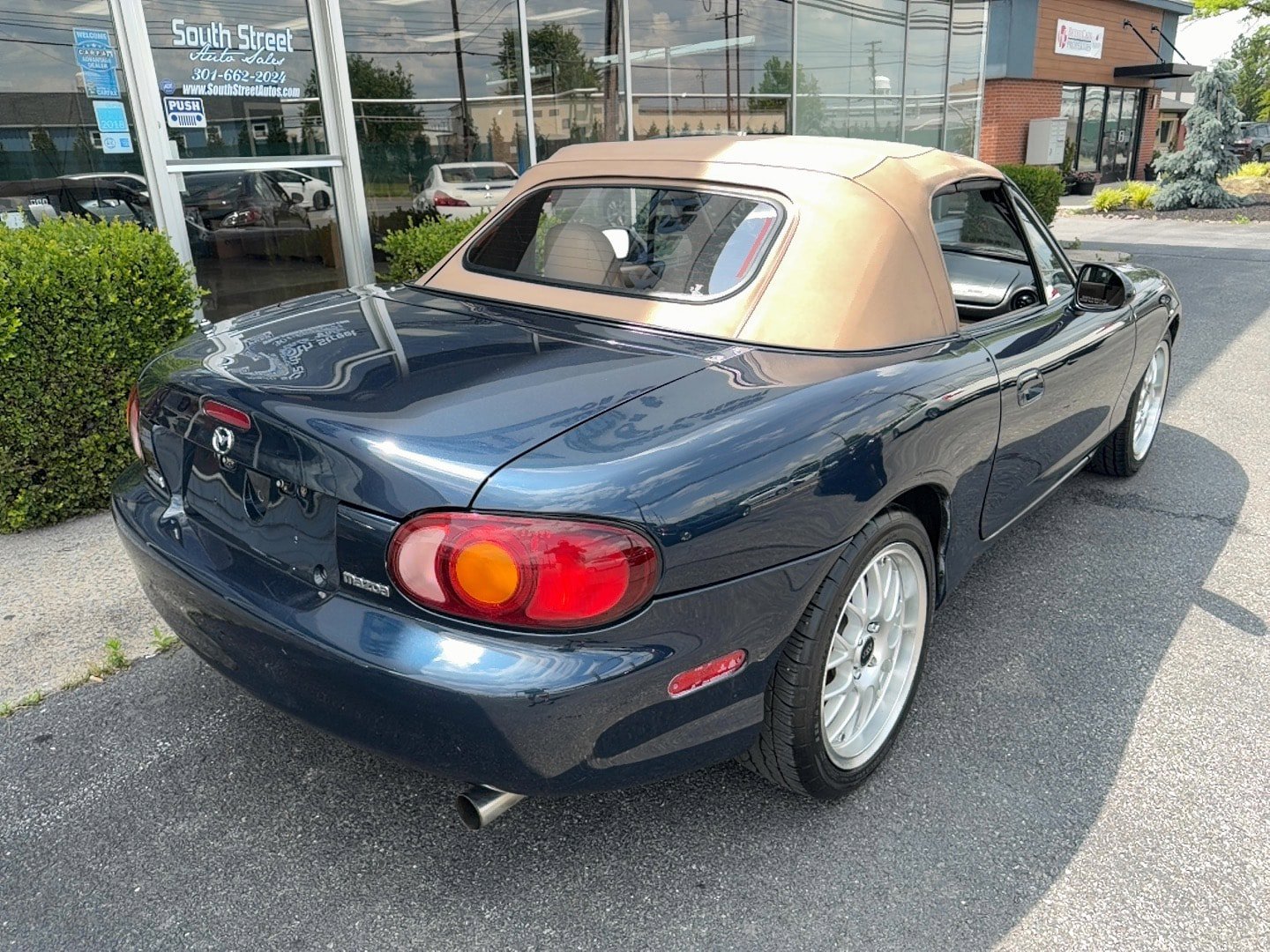 Used 2000 MAZDA MX-5 Miata LS RWD image 3