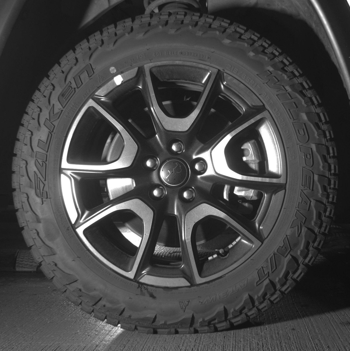 Used 2025 Jeep Compass Trailhawk image 13