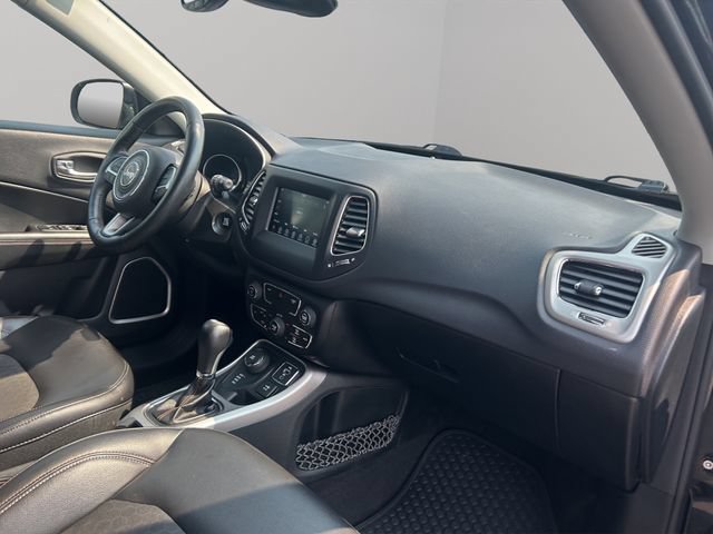 Used 2018 Jeep Compass Latitude w/ Popular Equipment Group AWD/4WD image 37