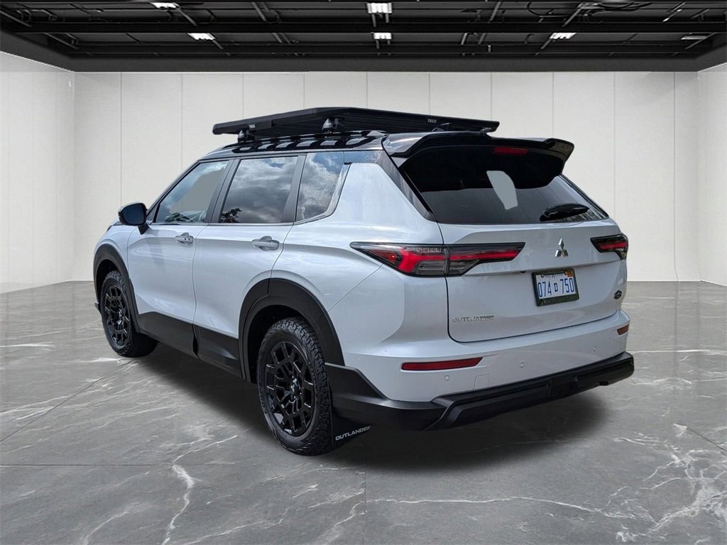 New 2025 Mitsubishi Outlander SE image 3