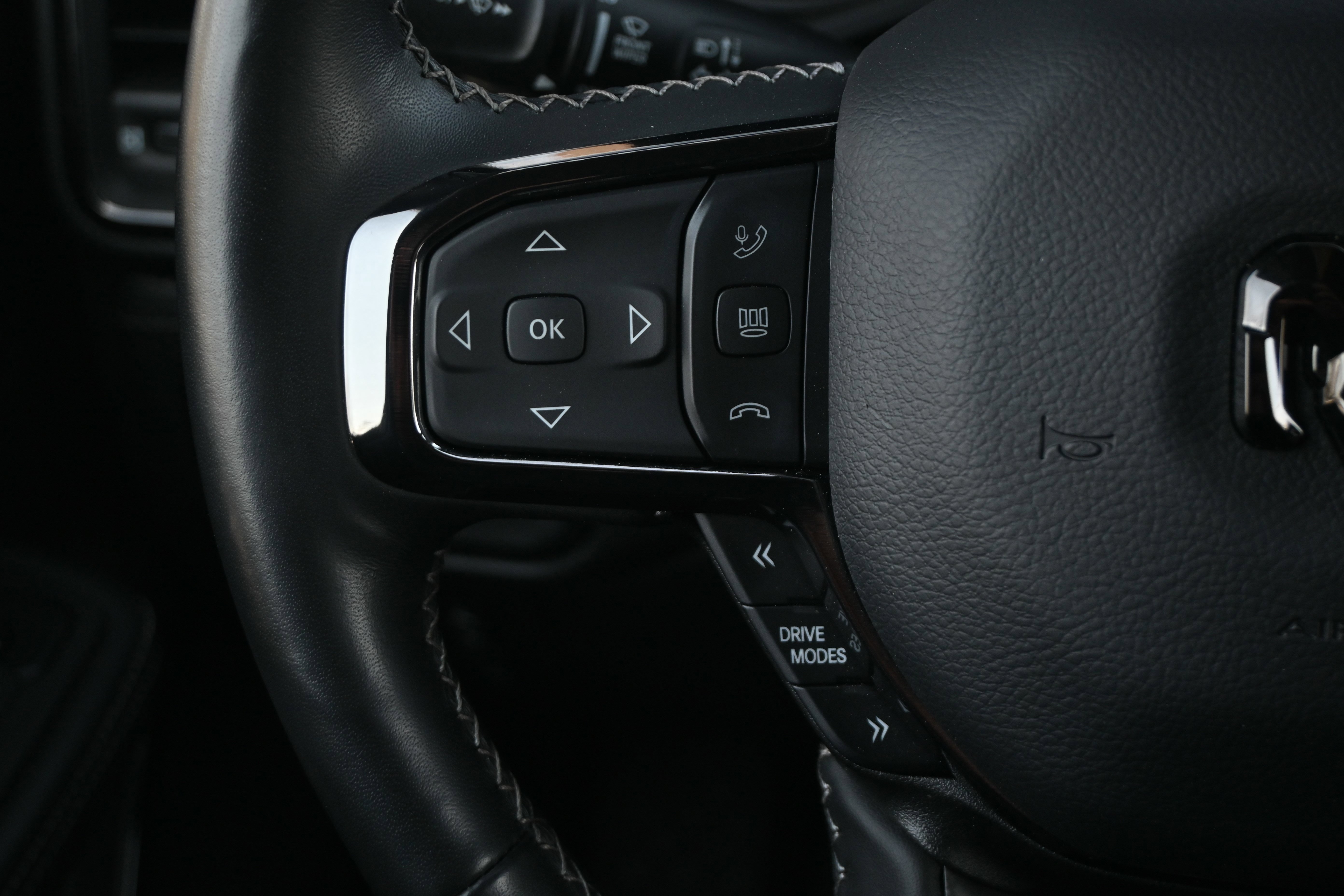 Used 2025 RAM 1500 Limited AWD/4WD image 18