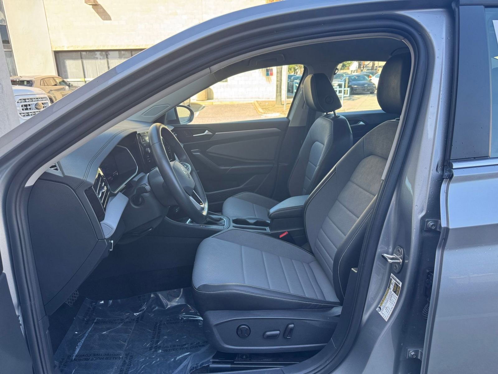 Used 2025 Volkswagen Jetta SE FWD image 27