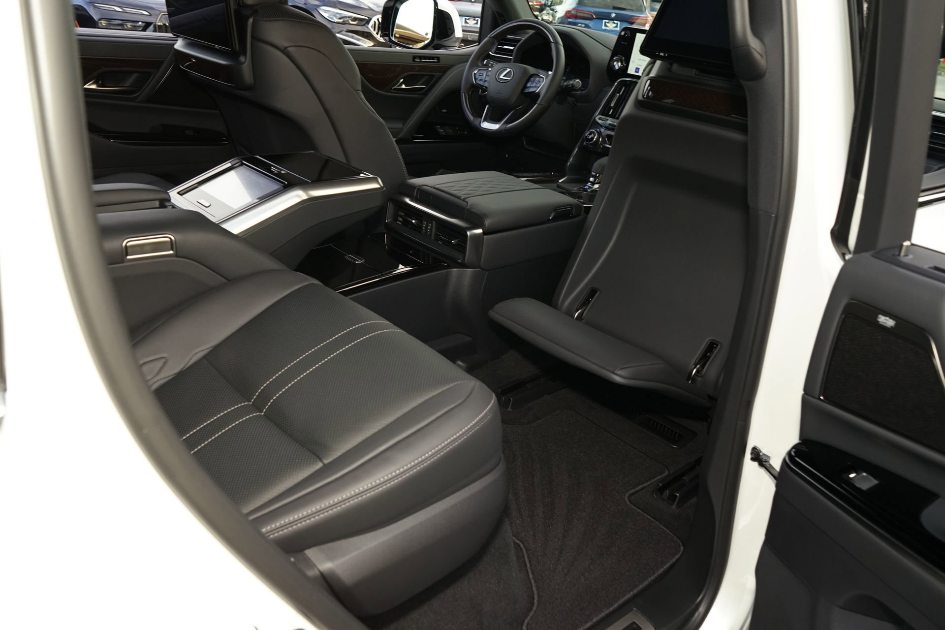 Used 2025 Lexus LX 700h Ultra Luxury w/ Accessory Package (2T) AWD/4WD image 24