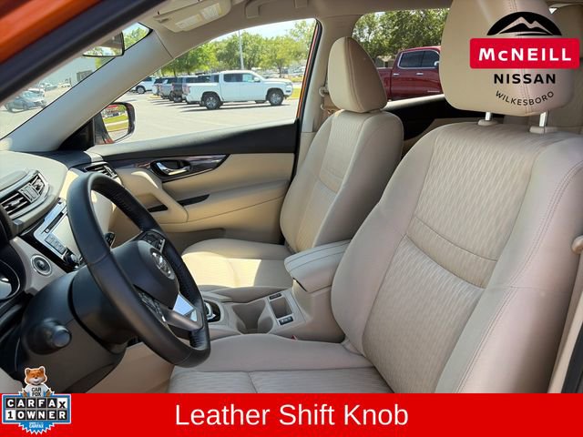 Used 2017 Nissan Rogue SV w/ SV Premium Package AWD/4WD image 17