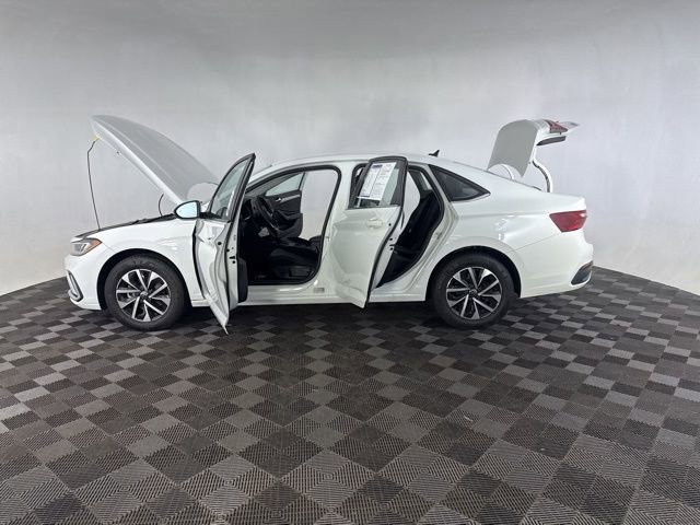 Used 2025 Volkswagen Jetta S image 11