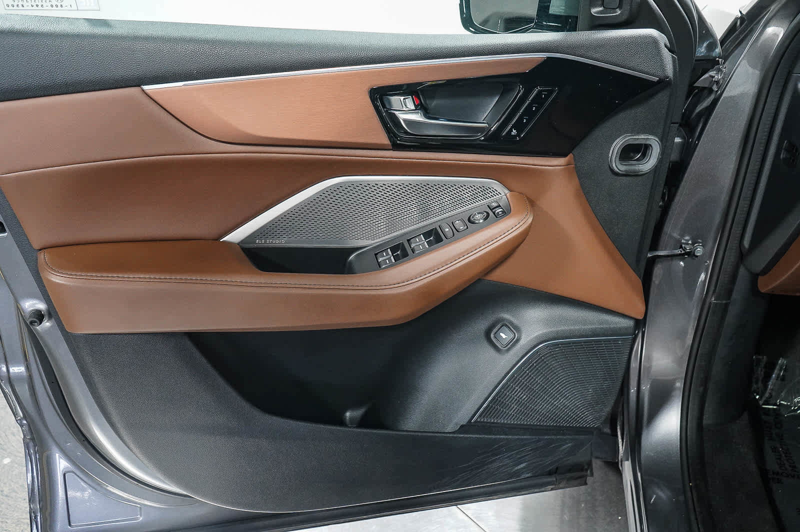 Used 2023 Acura MDX FWD w/ Technology Package image 22