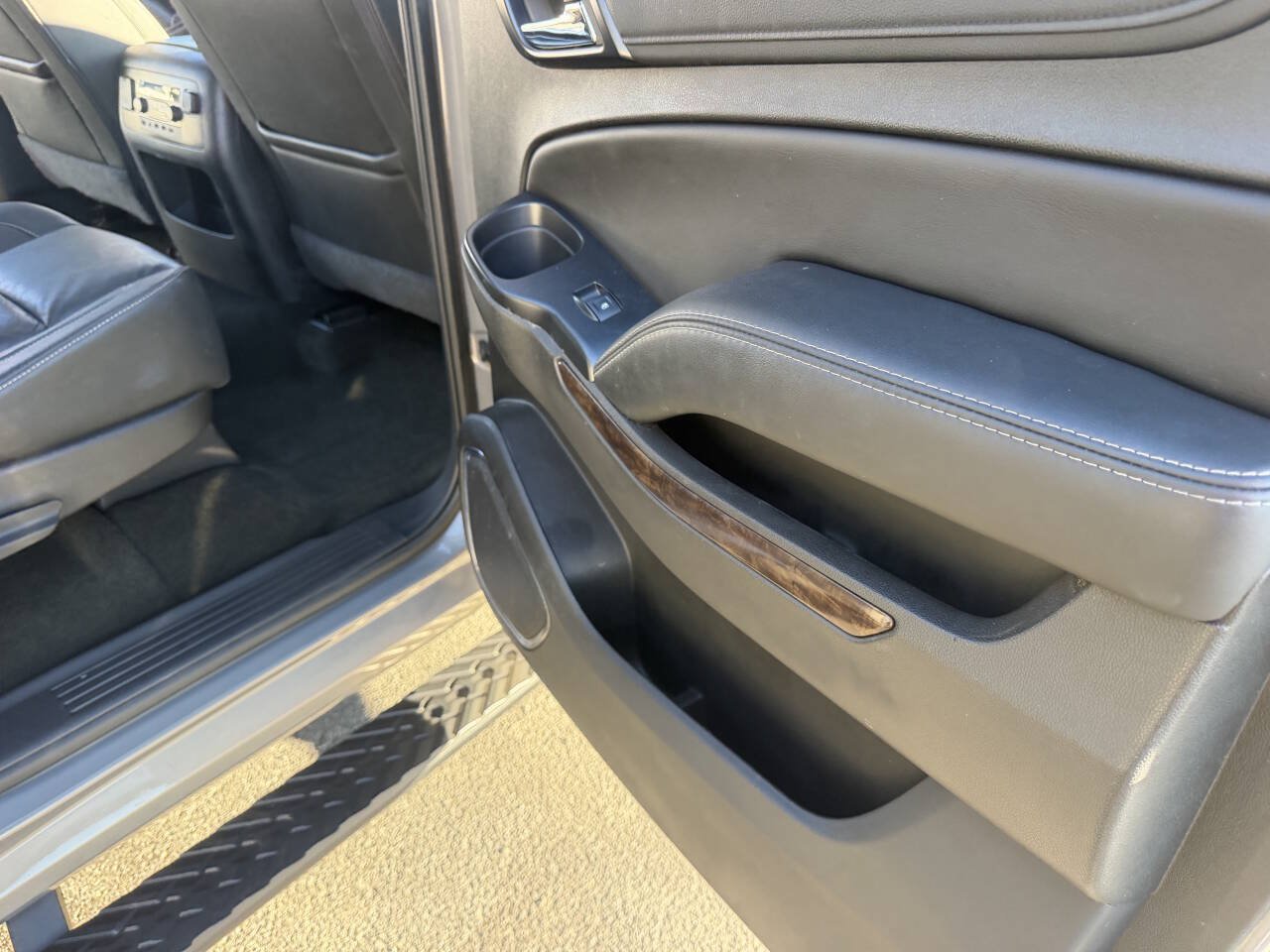 Used 2017 Chevrolet Suburban LT AWD/4WD image 11