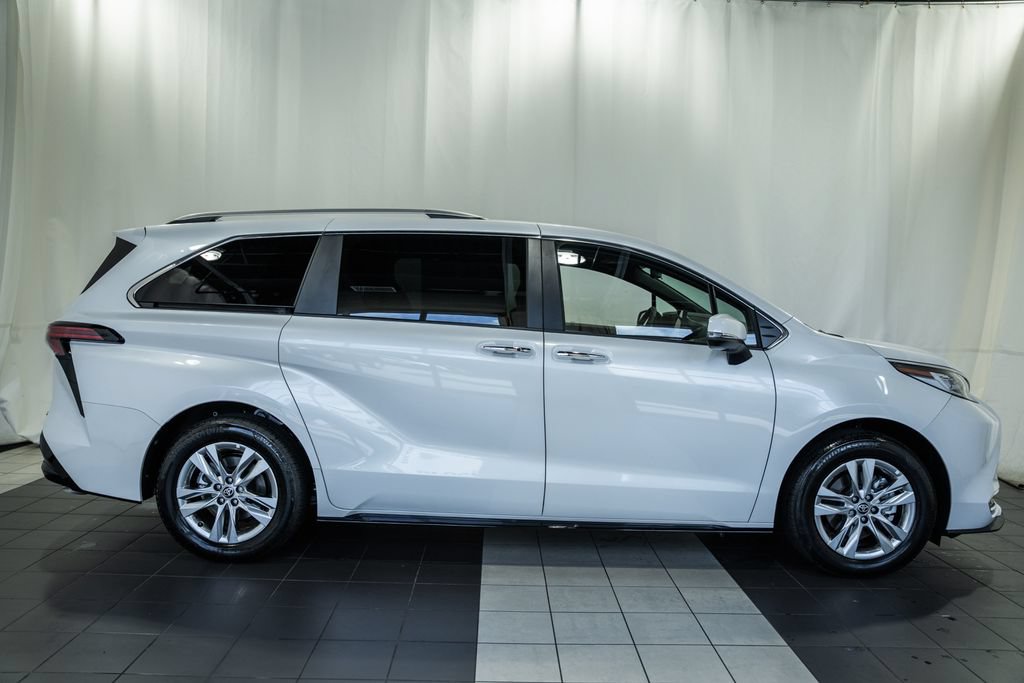 Used 2026 Toyota Sienna Limited AWD/4WD image 3