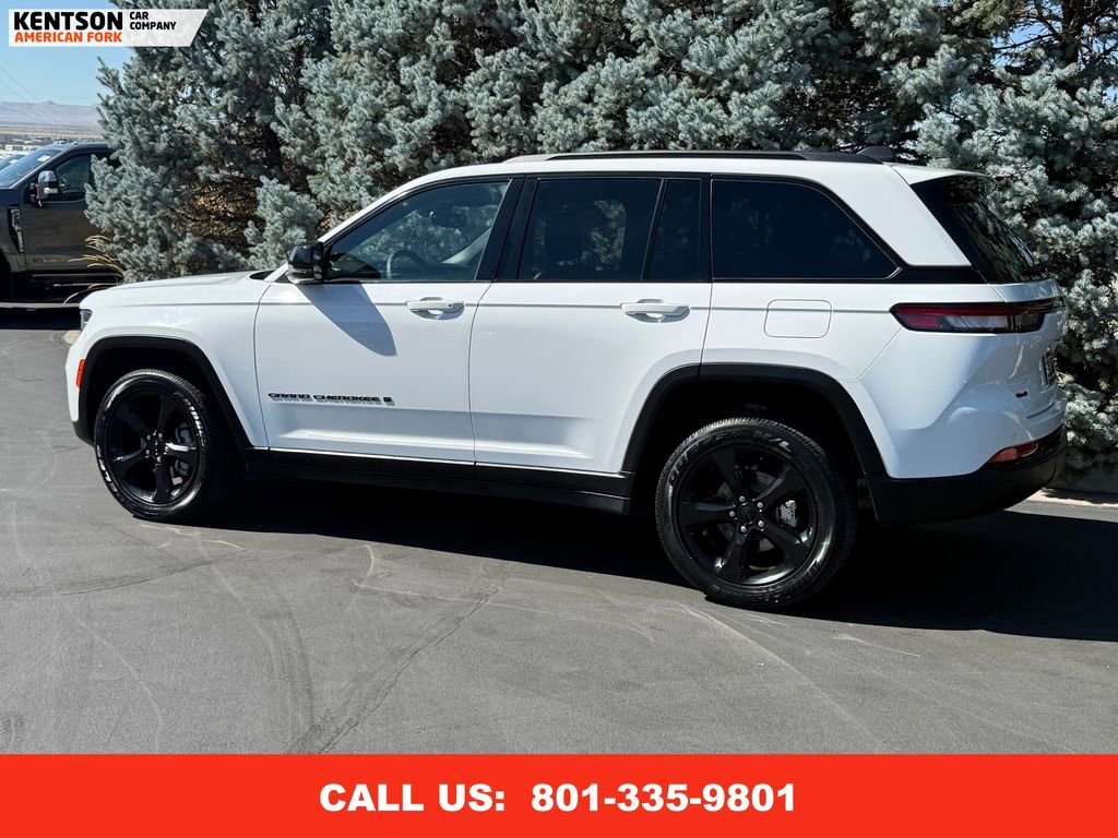 Used 2023 Jeep Grand Cherokee Altitude image 5