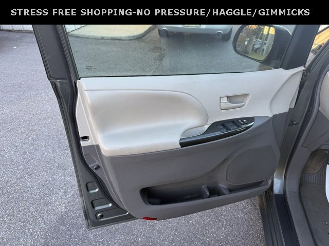 Used 2012 Toyota Sienna image 10