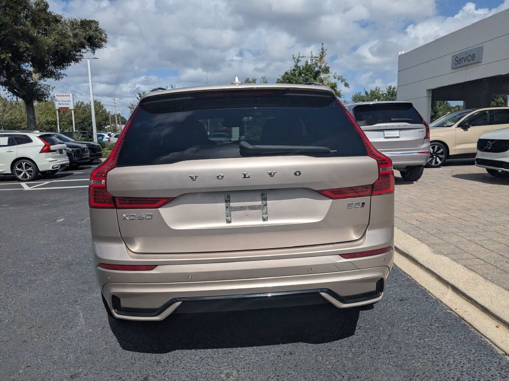 Certified 2024 Volvo XC60 B5 Core AWD/4WD image 5