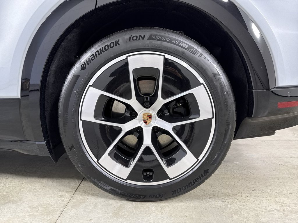 New 2026 Porsche Cayenne Electric AWD/4WD image 14