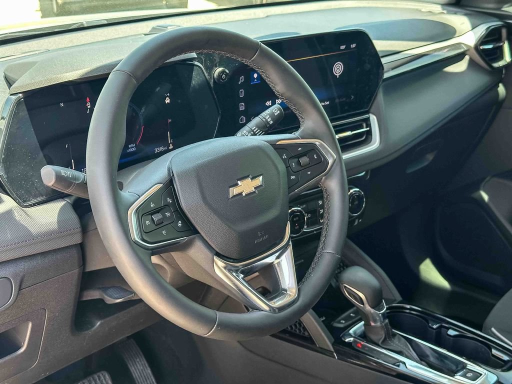 Used 2026 Chevrolet TrailBlazer LT w/ Convenience Package FWD image 12
