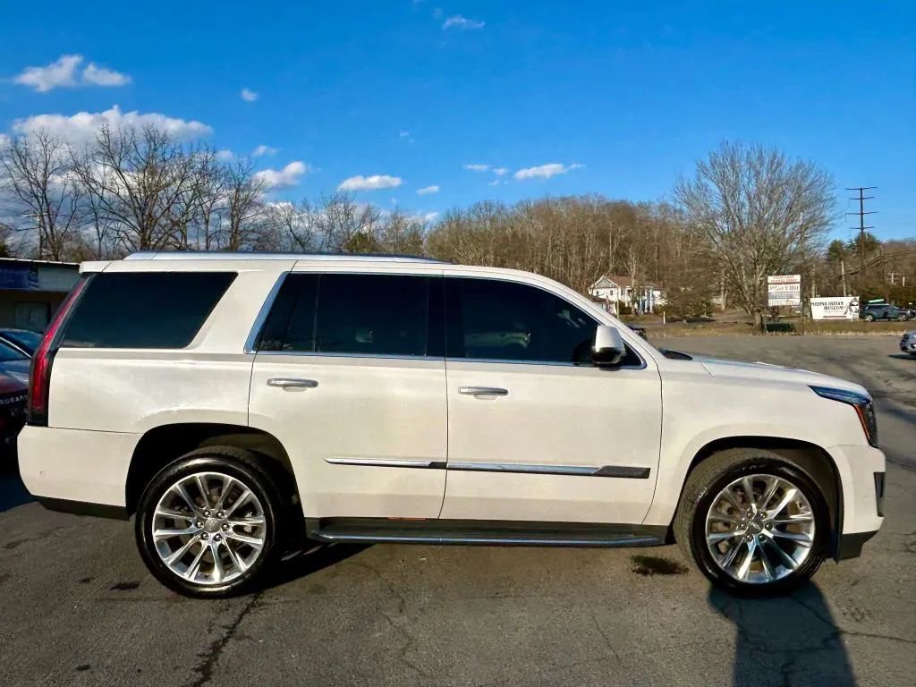 Used 2017 Cadillac Escalade Luxury image 9