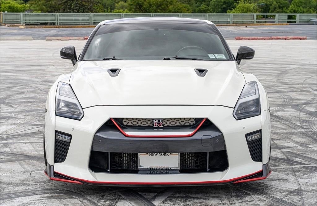 Used 2018 Nissan GT-R Premium image 9
