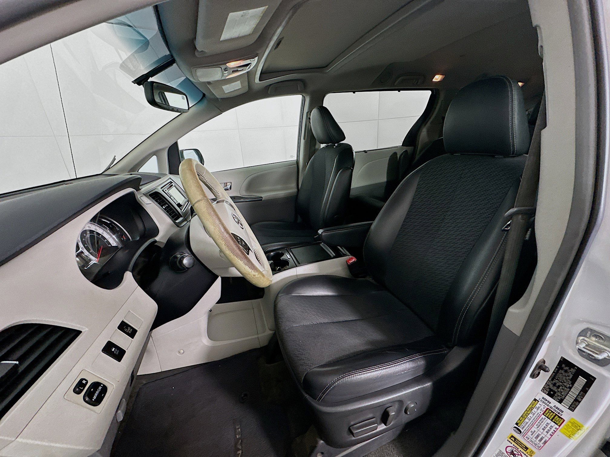 Used 2013 Toyota Sienna SE FWD image 13