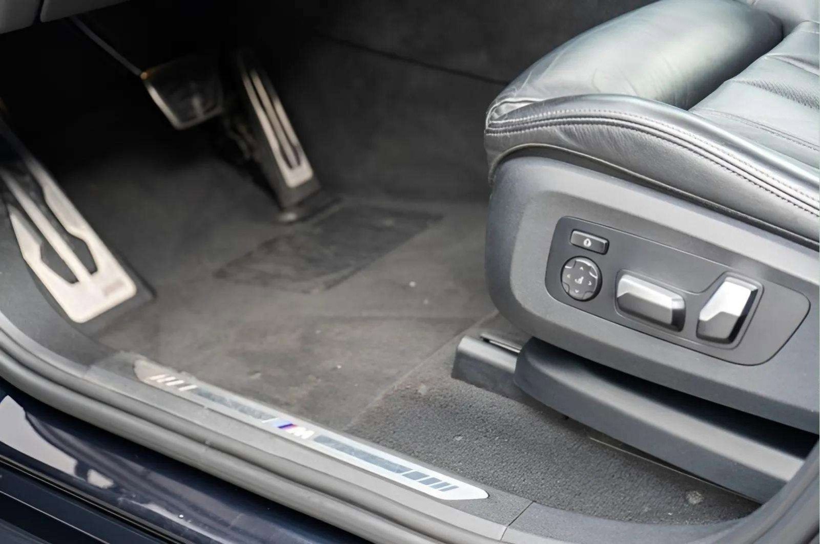 Used 2021 BMW X6 xDrive40i w/ M Sport Package image 43