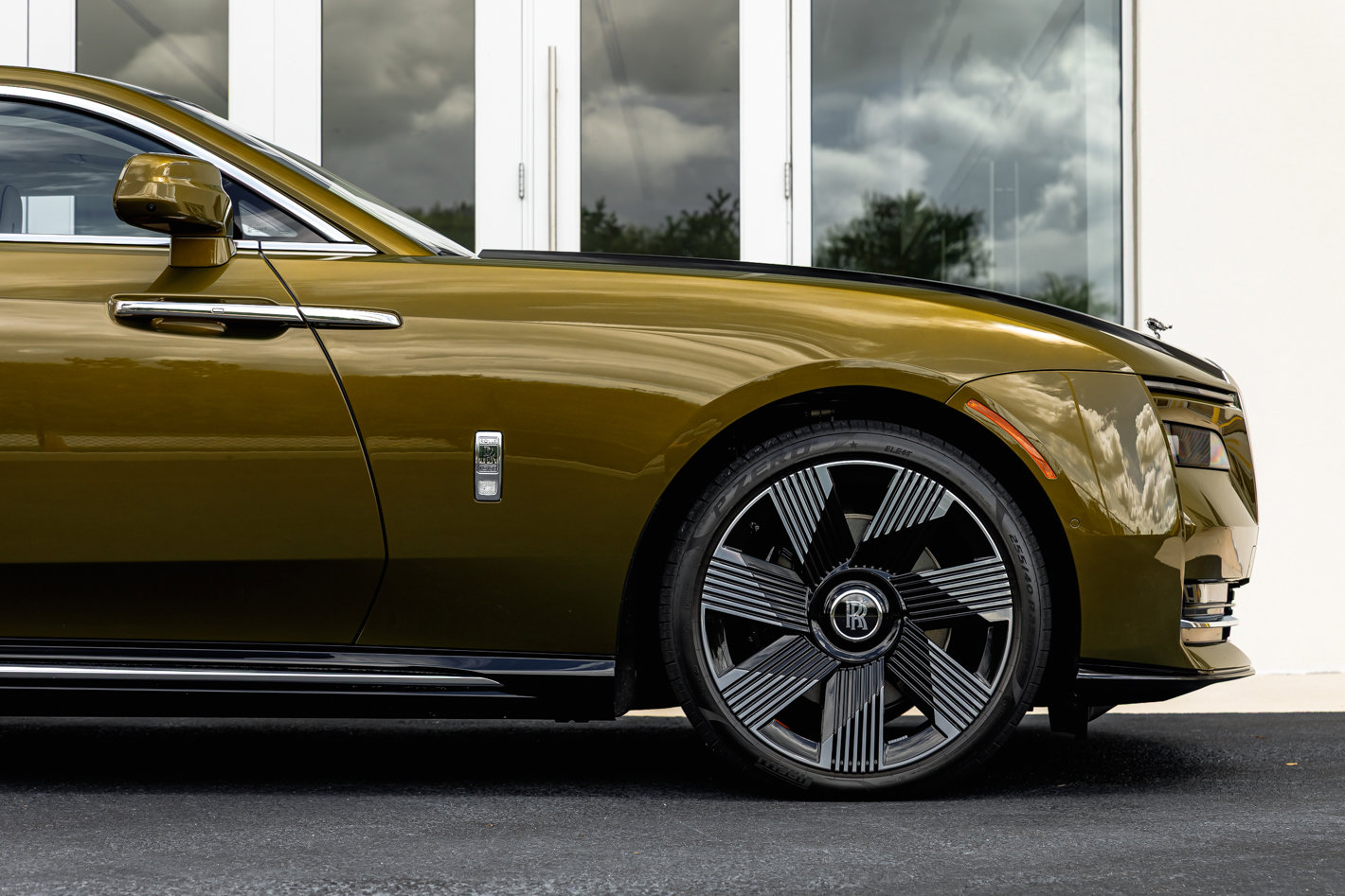 Used 2024 Rolls-Royce Spectre w/ Spectre Launch Package image 5