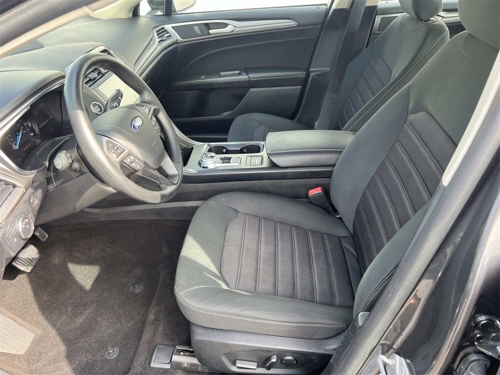Used 2019 Ford Fusion SE image 16
