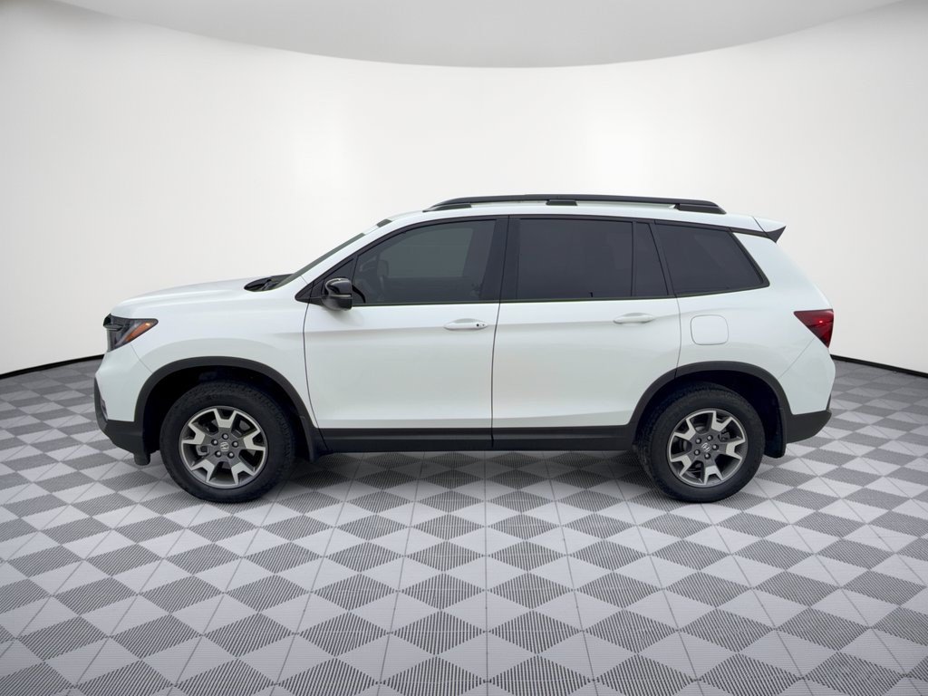 Used 2023 Honda Passport TrailSport image 2
