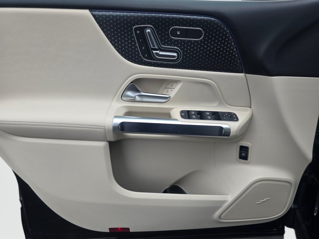 New 2026 Mercedes-Benz GLB 250 4MATIC image 35