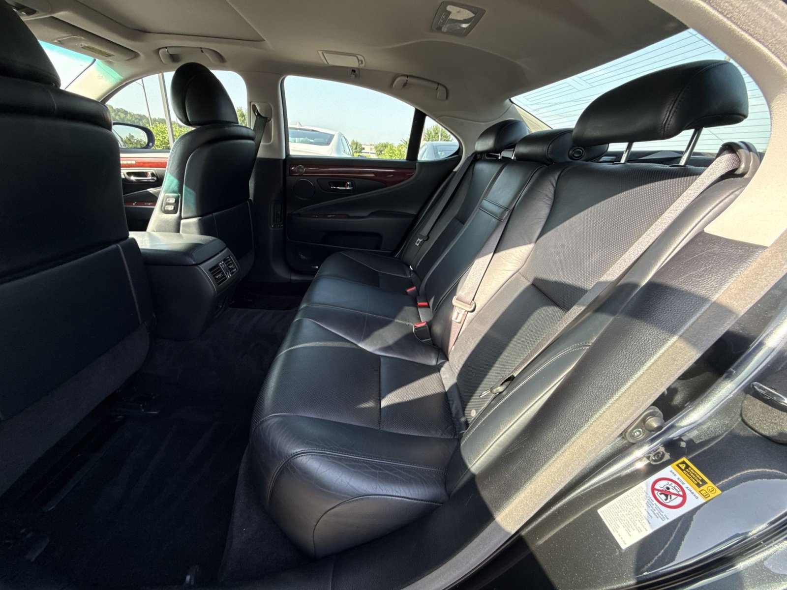 Used 2011 Lexus LS 460 w/ Luxury Value Edition RWD image 25