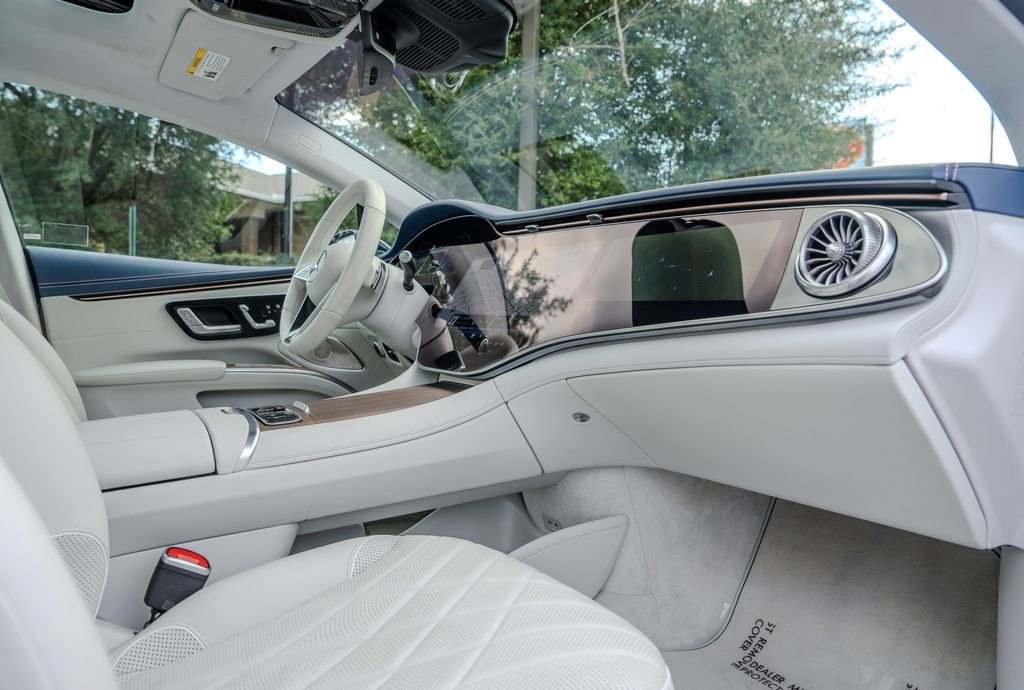 Used 2023 Mercedes-Benz EQS 580 4MATIC Sedan image 32