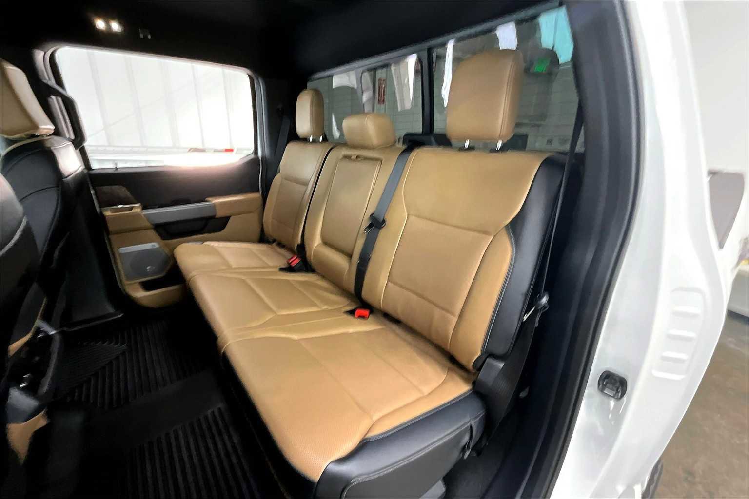 Used 2024 Ford F350 Lariat image 27