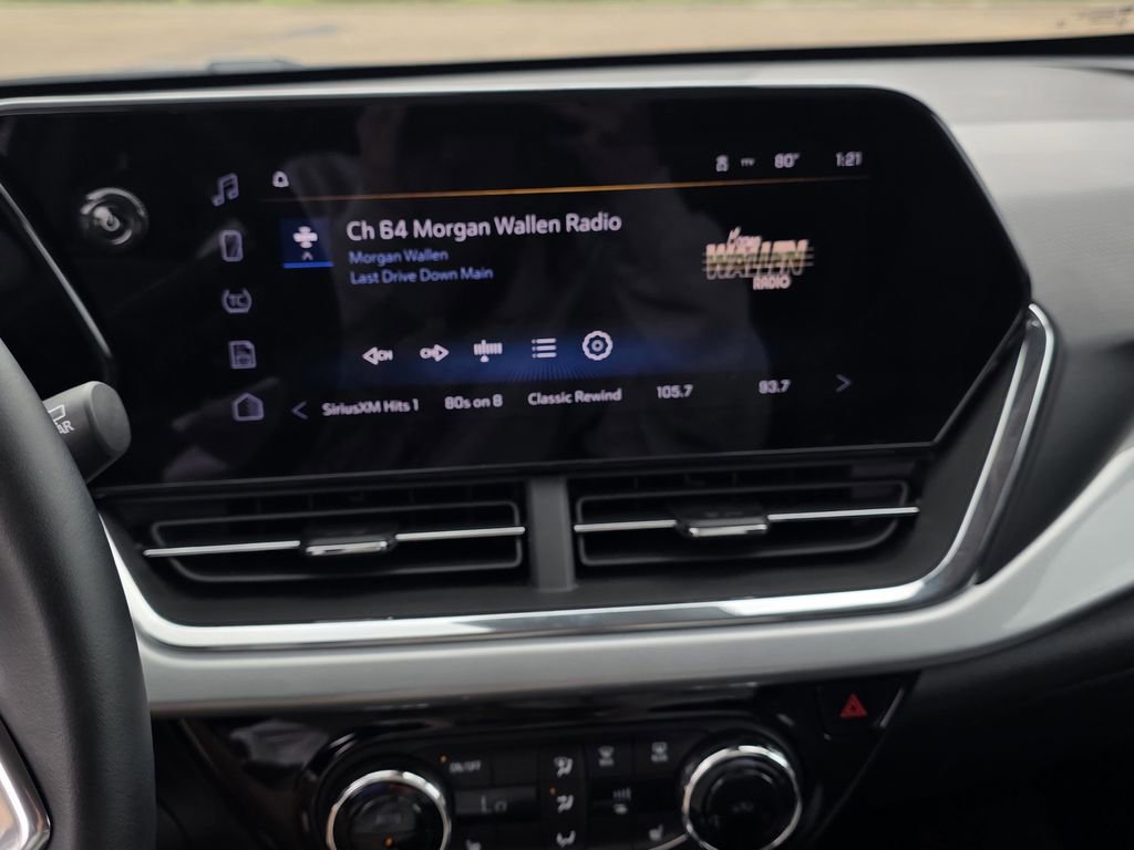 Used 2025 Chevrolet Trax LT w/ LT Convenience Package FWD image 14