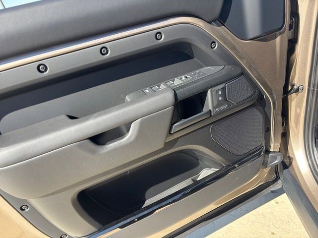 New 2026 Land Rover Defender 110 OCTA image 12