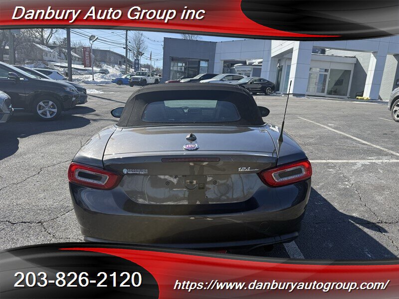 Used 2018 FIAT 124 Spider Classica w/ Technology & Siriusxm Group RWD image 5