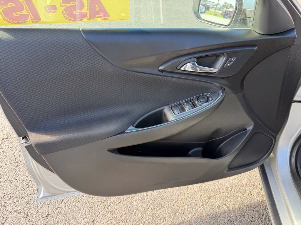 Used 2018 Chevrolet Malibu LT FWD image 12