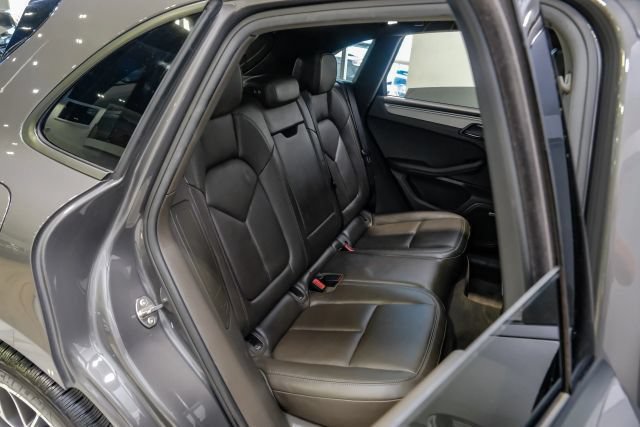 Used 2018 Porsche Macan Sport Edition AWD/4WD image 59