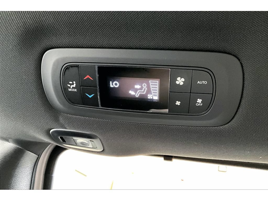 Used 2026 Chrysler Pacifica Premium FWD image 34