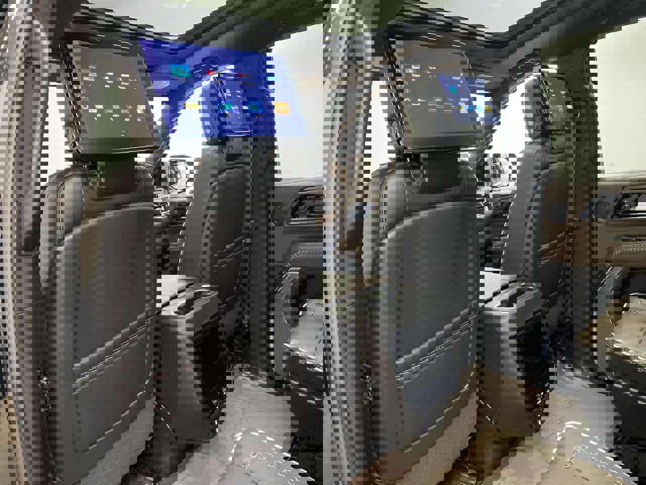 Used 2025 GMC Yukon Denali Ultimate w/ LPO, Floor Liner Package image 15