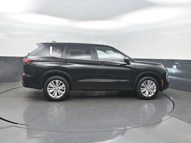 New 2026 Mitsubishi Outlander ES FWD image 33